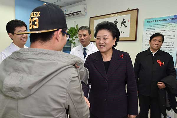 Vice-premier inspects work on prevention and treatment of AIDS