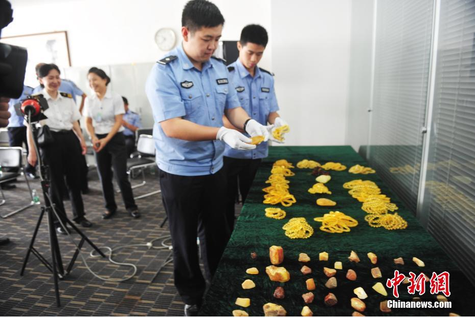Shenzhen Customs destroy huge smuggling gang