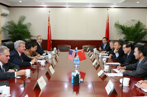 President Li Wei meets with US Ambassador Max Sieben Baucus