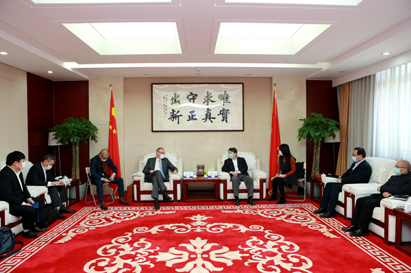 DRC Vice-President meets with CEO of Volkswagen Group (China)