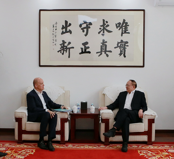 DRC official meets with Dutch Ambassador to China