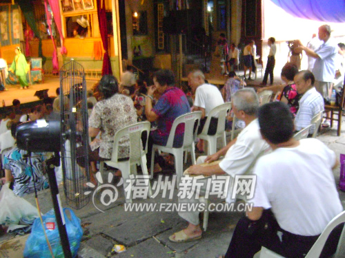 榕市区4公园新添便民纳凉点 增设饮水机电风扇等