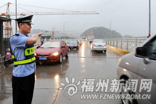 福州“南大门第一哨”　执勤民警风雨无阻守关卡