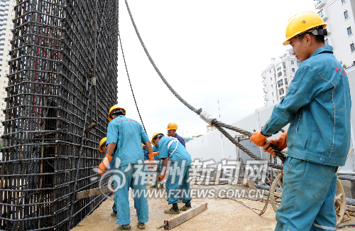 地铁1号线11站点开建主体结构　9站点将陆续围挡