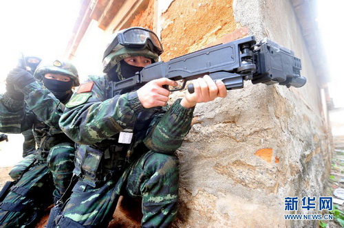 Cornershot gun used in Xiamen special force in anti-terrisom drill