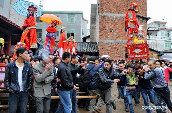 People attend Zougushi Parade in Liancheng
