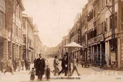 Xiamen Historical Image Seminar issues old photo postcards