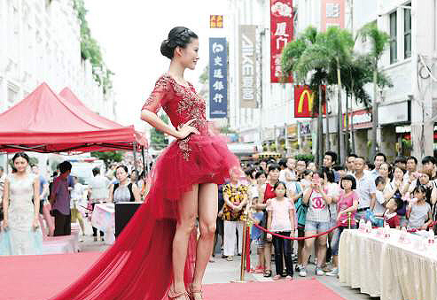 The 2015 Xiamen Shopping Festival kicked off on April 25