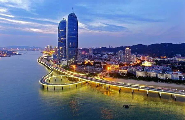 Xiamen's tallest buildings to be put into use, stand at 300 meters each