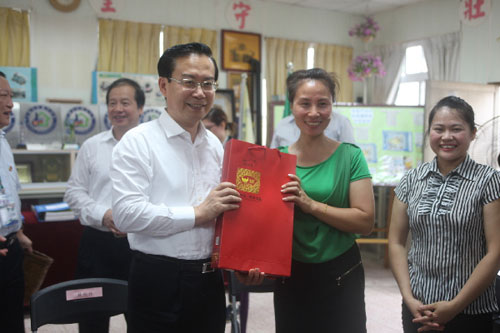 Fujian governor visits mainland brides in Kinmen