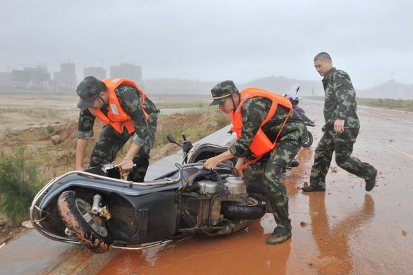 Typhoon Dujuan makes landfall in Fujian