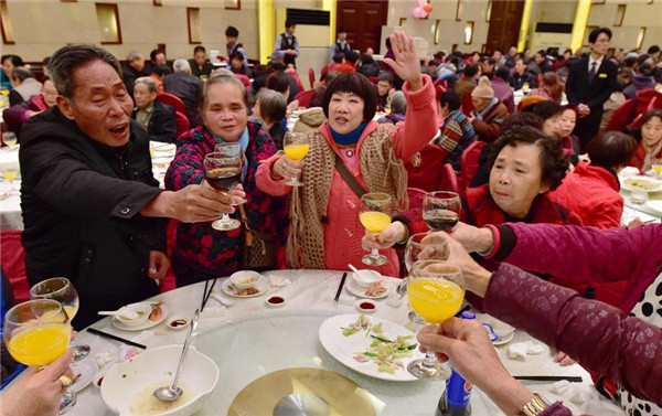 Chinese New Year's Eve dinner for poor families in Fuzhou