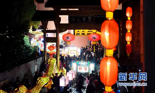 Lantern fair at ancient Huotong