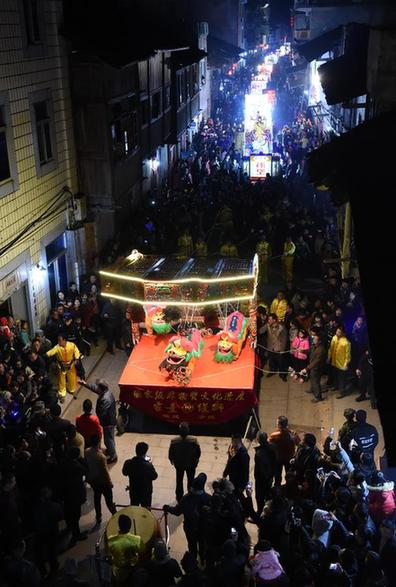 Lantern fair at ancient Huotong