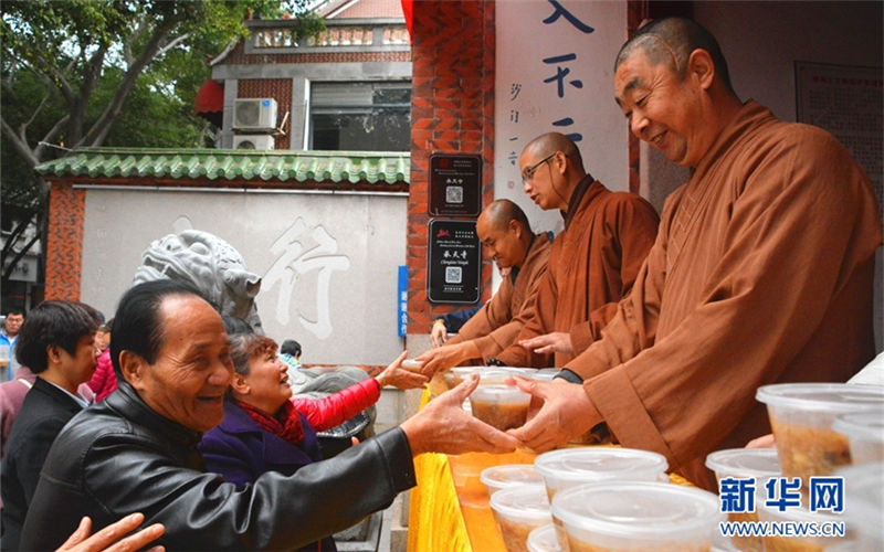Quanzhou temple serves Laba porridge for public