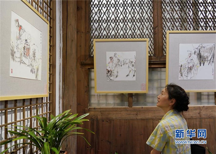 Ceramic-tile ink wash painting exhibition underway in Fuzhou