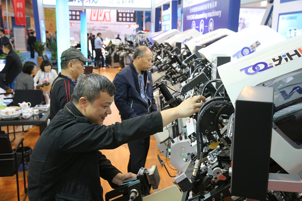 Manufacturers put their best foot forward at sports exposition