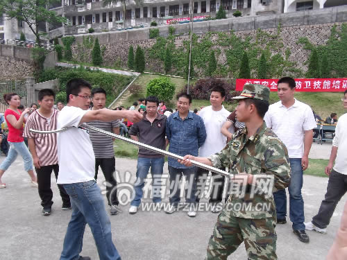 中小学老师学习擒拿术 此举将在连江推广