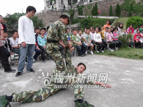 中小学老师学习擒拿术 此举将在连江推广