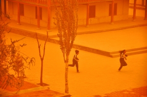 Heavy sandstorm blows through Dunhuang