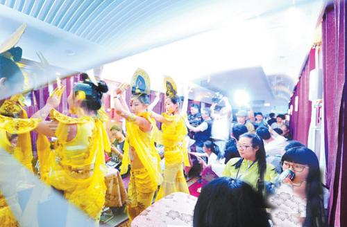 Y667 train facilitates Dunhuang visitors