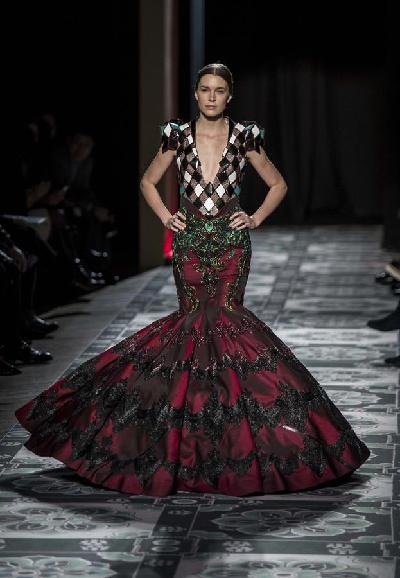 Chinese <EM>Dun Huang</EM> design hit Paris fashion week