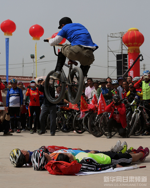 Gansu rose gardens welcomes tourists