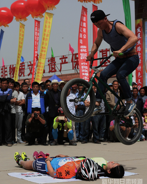 Gansu rose gardens welcomes tourists