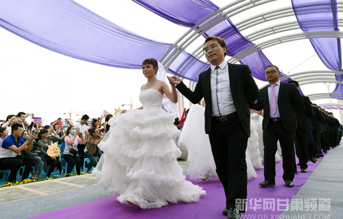 Lavender-scented group wedding in Gansu