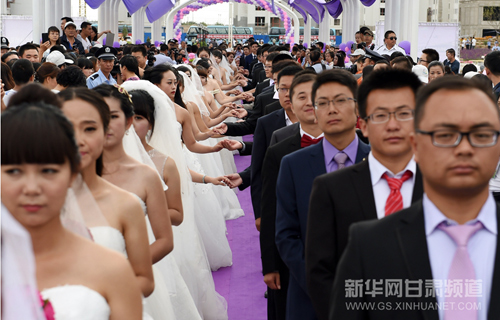 Lavender-scented group wedding in Gansu