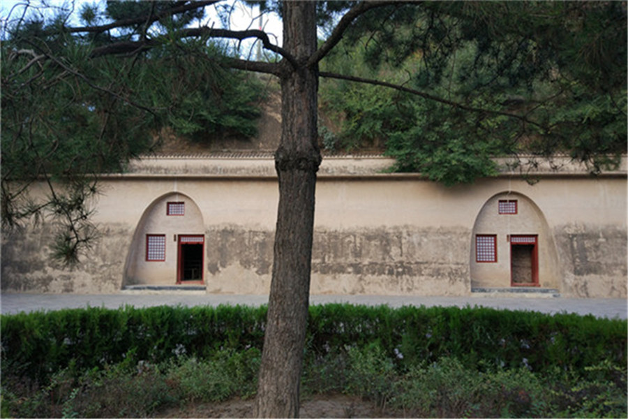 Lenin School carries on traditions