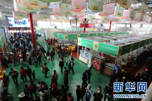Halal companies display food at Linxia exhibition
