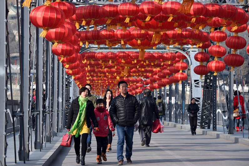 Red lanterns hung over century-old iron bridge to celebrate Spring Festival