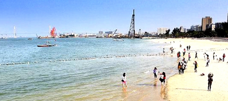 Escape summer heat in Zhanjiang