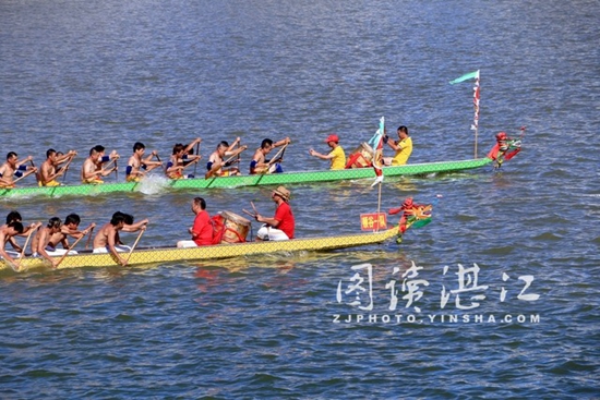 Dragon boat races held to celebrate Duanwu Festival
