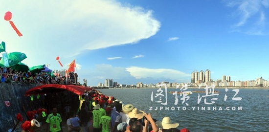 Dragon boat races held to celebrate Duanwu Festival