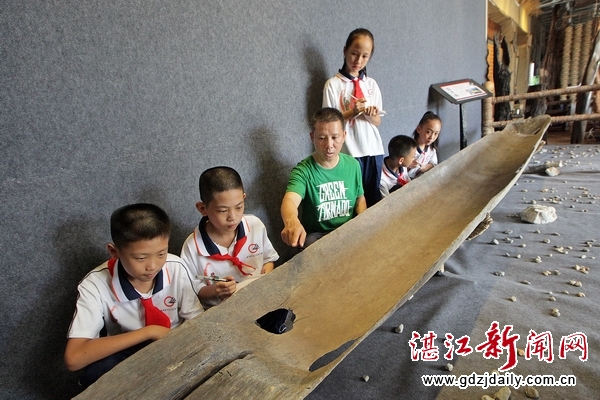 Collector promotes ancient town culture