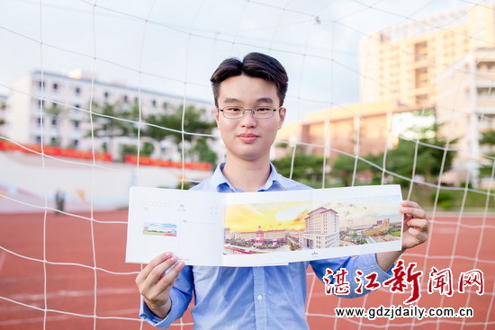 Senior student makes postcard album