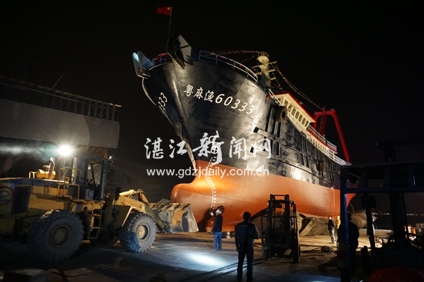 First two trawlers launched to fish Nansha waters