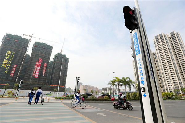 New traffic lights turned on at Jinsha Bay