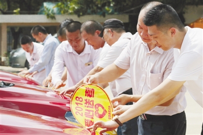 Zheng Renhao reviews preparatory work for a smooth gaokao