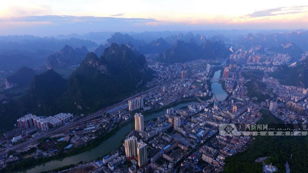 Fabulous scenery in the misty dusk of Jinchengjiang
