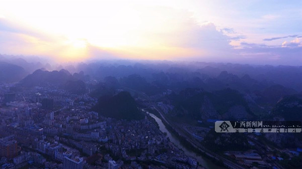 Fabulous scenery in the misty dusk of Jinchengjiang