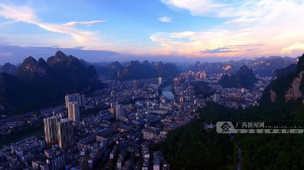 Fabulous scenery in the misty dusk of Jinchengjiang