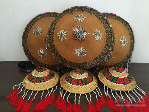 Weaving skills of Maonan bamboo hats