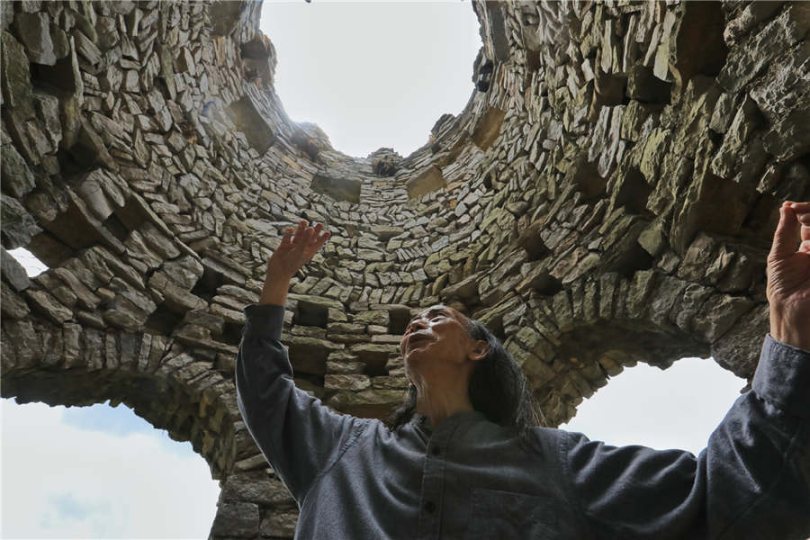 Artist creates stone castle 'Yelang' in Guizhou