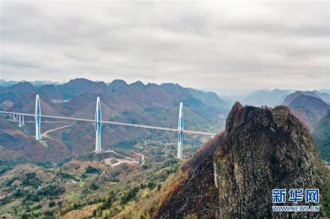 Mega bridge opens to traffic in Southwest China