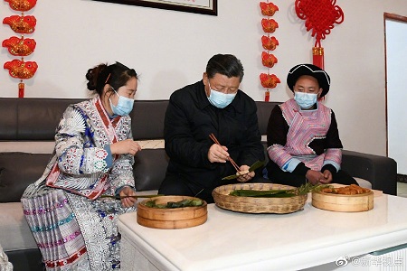Xi makes traditional snack with villagers