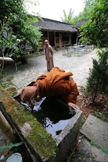 Monks build 'Zen Manor' in Guizhou