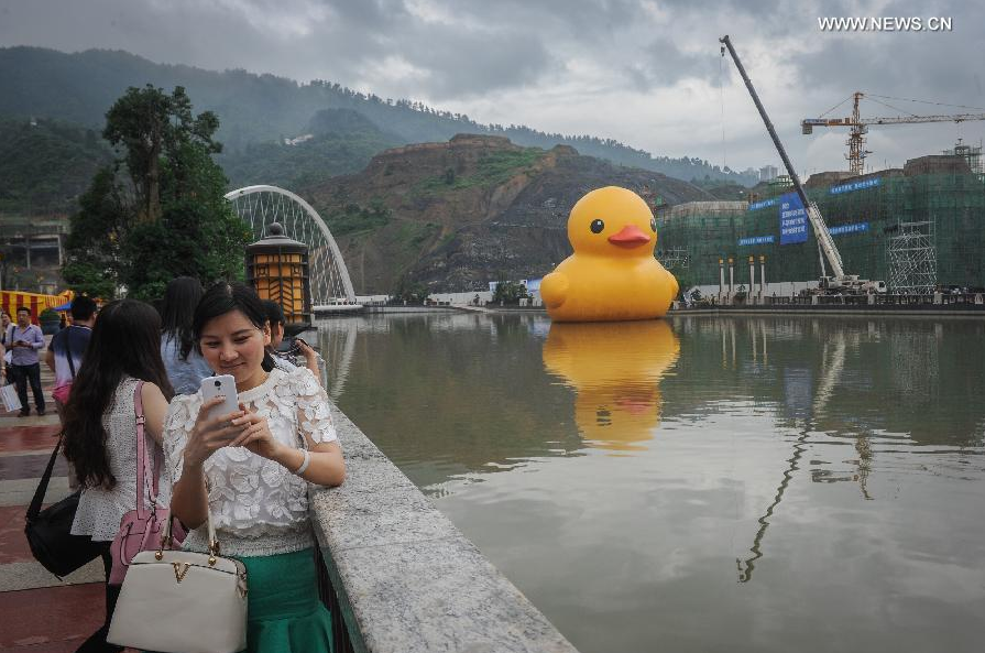 Giant yellow rubber duck to berth in Guiyang from July 4 to August 24